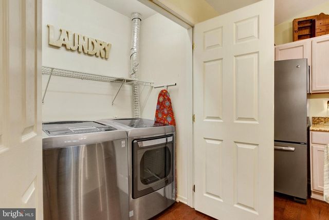 39 BURWICK DR, Mechanicsburg, PA 17050