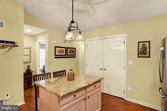 39 BURWICK DR, Mechanicsburg, PA 17050