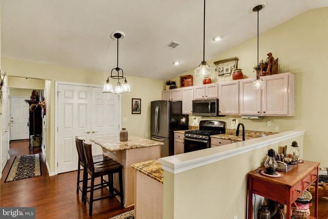 39 BURWICK DR, Mechanicsburg, PA 17050