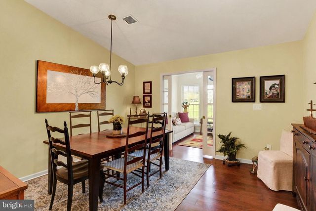 39 BURWICK DR, Mechanicsburg, PA 17050