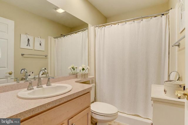 39 BURWICK DR, Mechanicsburg, PA 17050