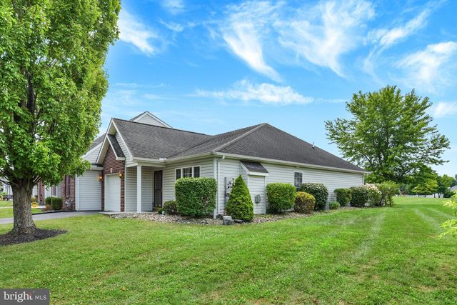 39 BURWICK DR, Mechanicsburg, PA 17050