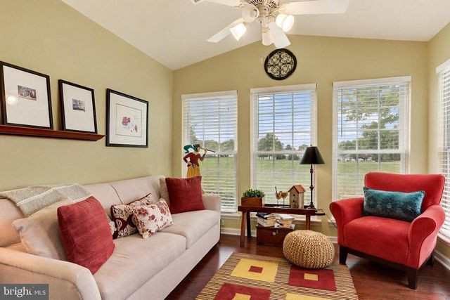39 BURWICK DR, Mechanicsburg, PA 17050