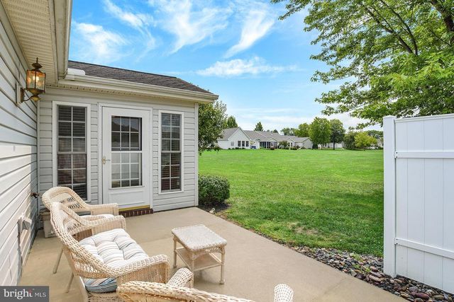 39 BURWICK DR, Mechanicsburg, PA 17050