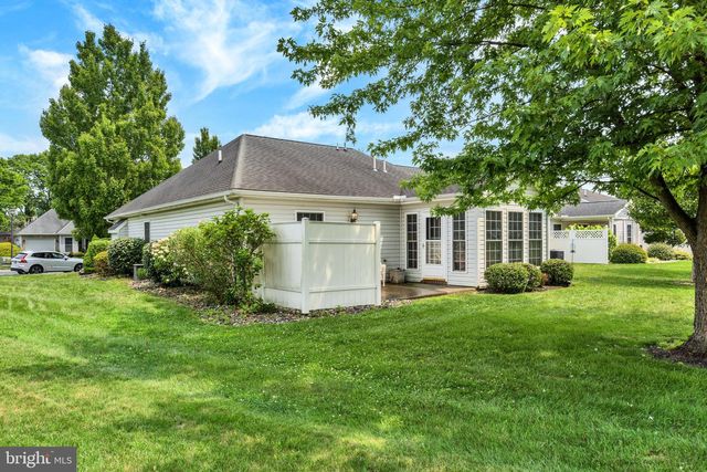 39 BURWICK DR, Mechanicsburg, PA 17050