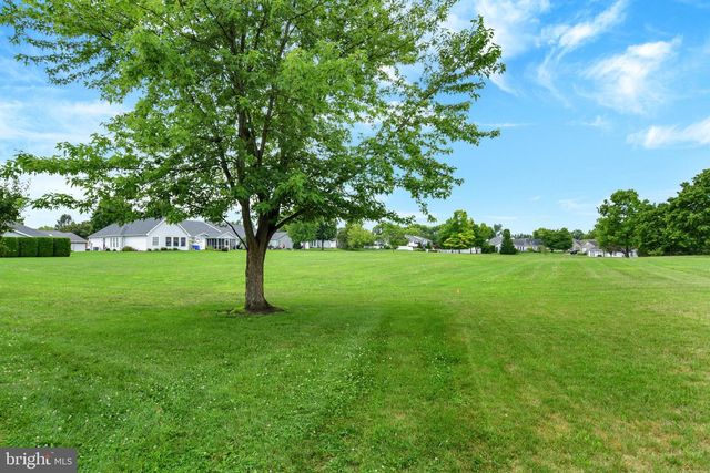 39 BURWICK DR, Mechanicsburg, PA 17050