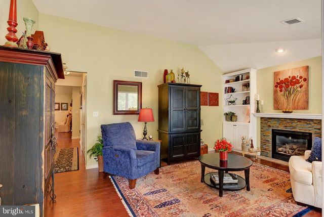 39 BURWICK DR, Mechanicsburg, PA 17050