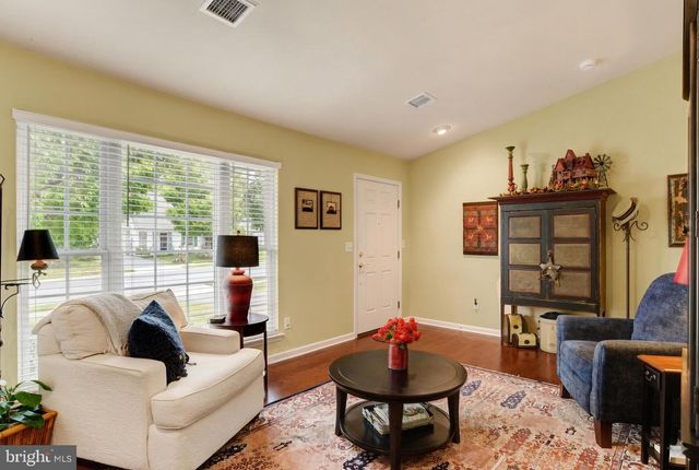 39 BURWICK DR, Mechanicsburg, PA 17050