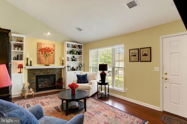 39 BURWICK DR, Mechanicsburg, PA 17050