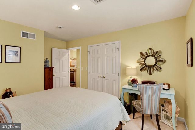 39 BURWICK DR, Mechanicsburg, PA 17050