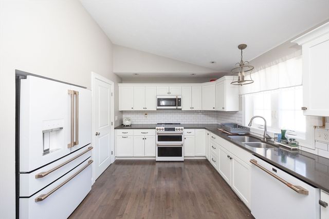 35 J Davis, Charlton, MA 01507