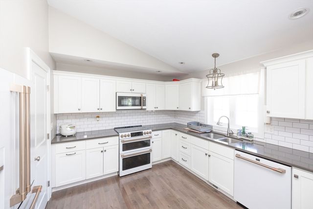 35 J Davis, Charlton, MA 01507