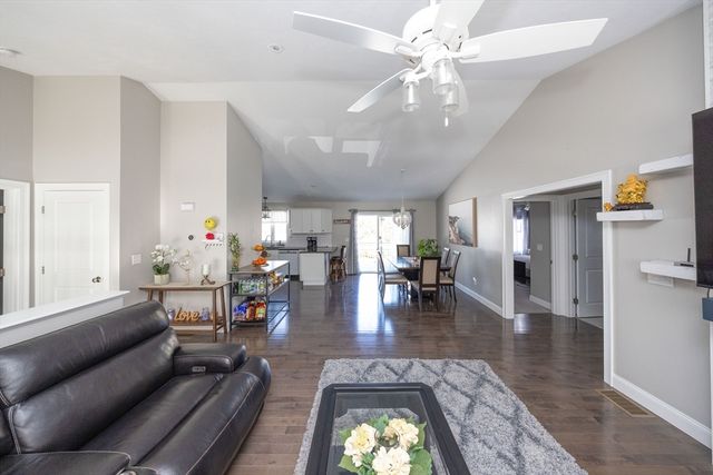 35 J Davis, Charlton, MA 01507