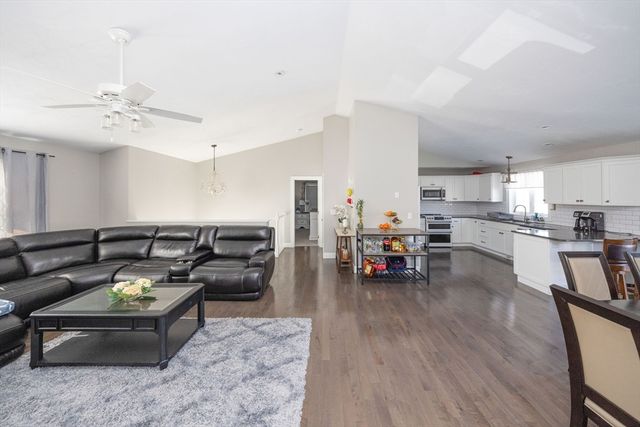 35 J Davis, Charlton, MA 01507