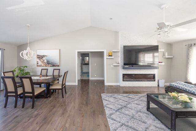 35 J Davis, Charlton, MA 01507