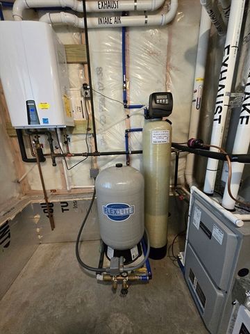 35 J Davis, Charlton, MA 01507