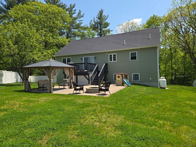 35 J Davis, Charlton, MA 01507
