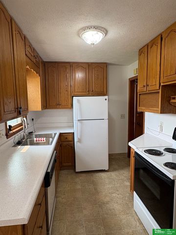 3927 X Street, Omaha, NE 68107