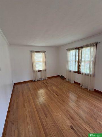 3927 X Street, Omaha, NE 68107