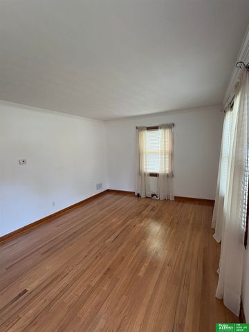 3927 X Street, Omaha, NE 68107