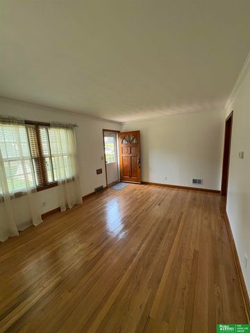 3927 X Street, Omaha, NE 68107