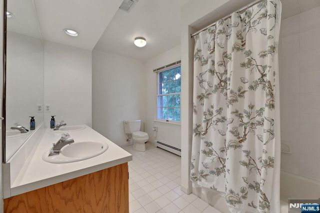 2 Rogers Court, Midland Park, NJ 07432