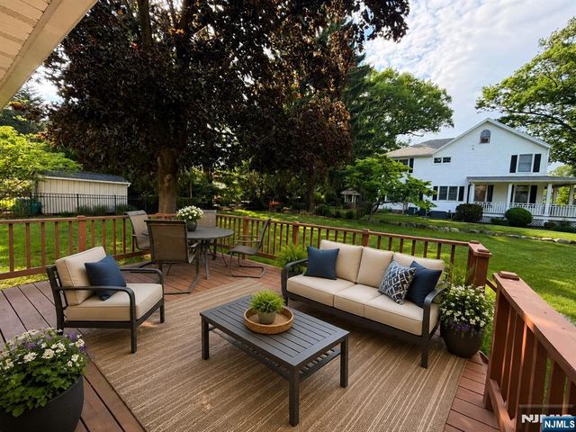 2 Rogers Court, Midland Park, NJ 07432