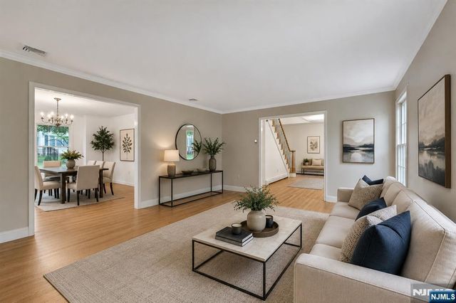 2 Rogers Court, Midland Park, NJ 07432