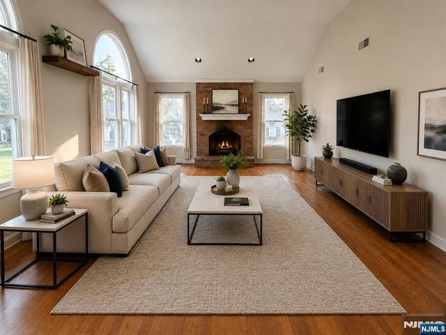 2 Rogers Court, Midland Park, NJ 07432