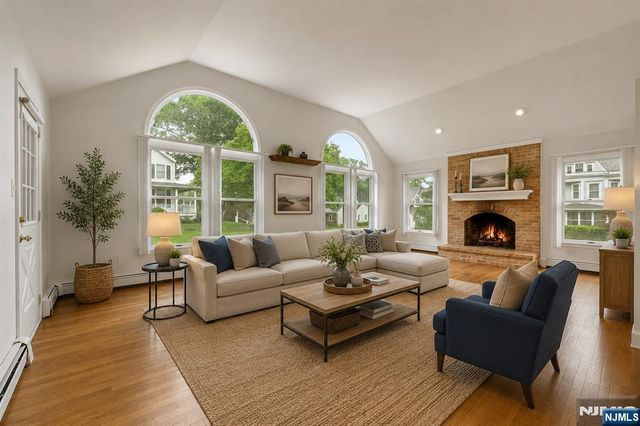 2 Rogers Court, Midland Park, NJ 07432