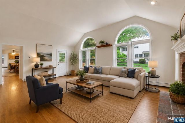 2 Rogers Court, Midland Park, NJ 07432