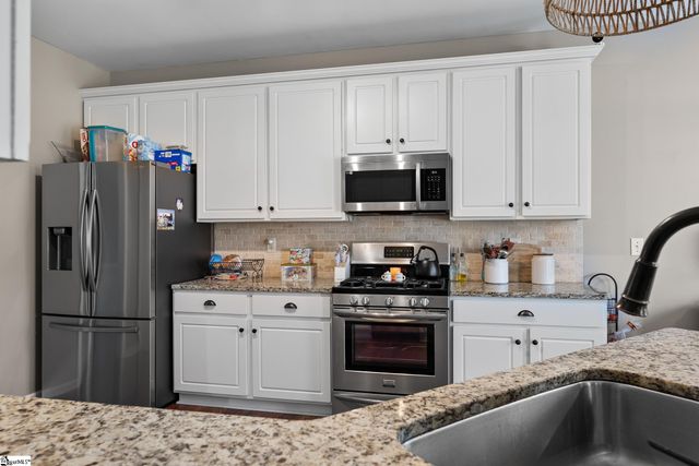 302 Crossvine Way, Simpsonville, SC 29680