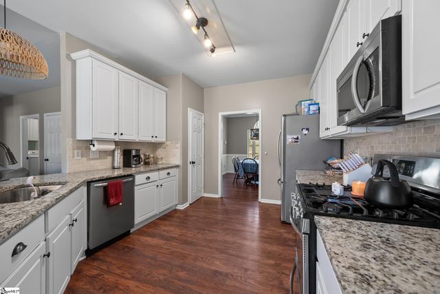 302 Crossvine Way, Simpsonville, SC 29680