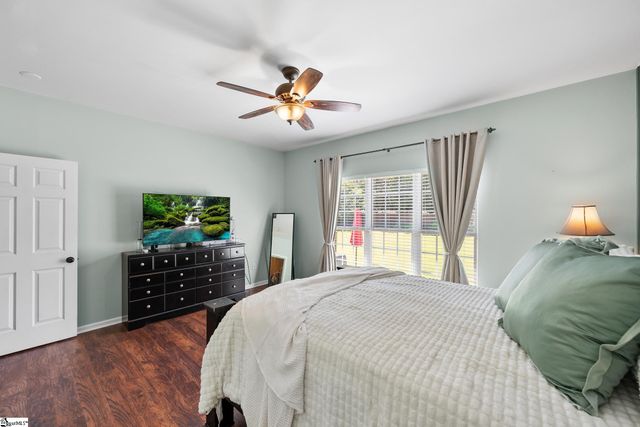 302 Crossvine Way, Simpsonville, SC 29680
