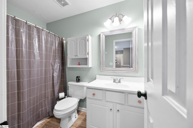 302 Crossvine Way, Simpsonville, SC 29680