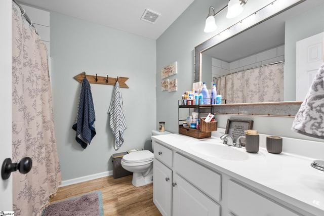 302 Crossvine Way, Simpsonville, SC 29680