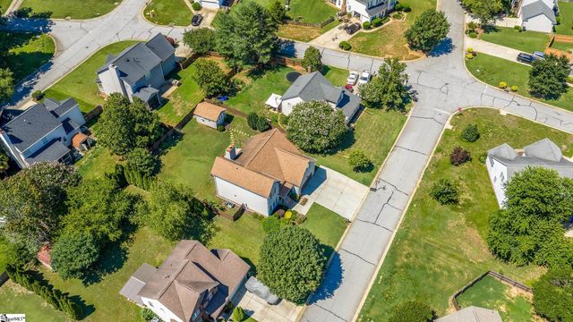 302 Crossvine Way, Simpsonville, SC 29680