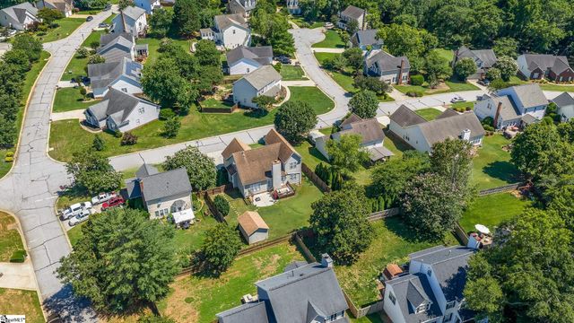 302 Crossvine Way, Simpsonville, SC 29680