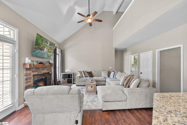 302 Crossvine Way, Simpsonville, SC 29680