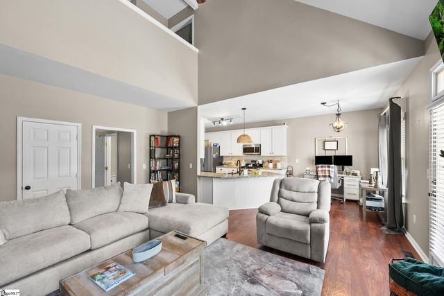 302 Crossvine Way, Simpsonville, SC 29680