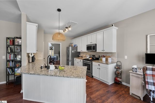 302 Crossvine Way, Simpsonville, SC 29680