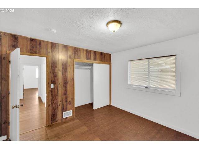 202 Ne 162ND Ave, Portland, OR 97230
