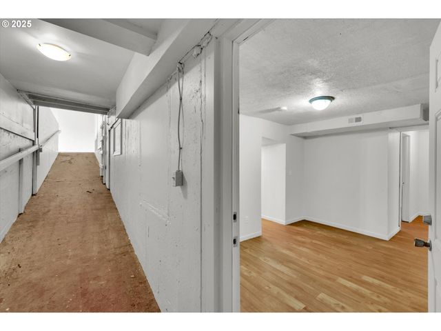 202 Ne 162ND Ave, Portland, OR 97230