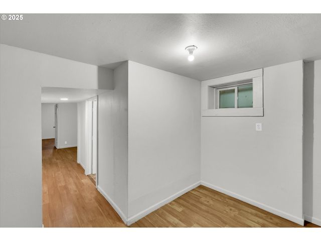 202 Ne 162ND Ave, Portland, OR 97230