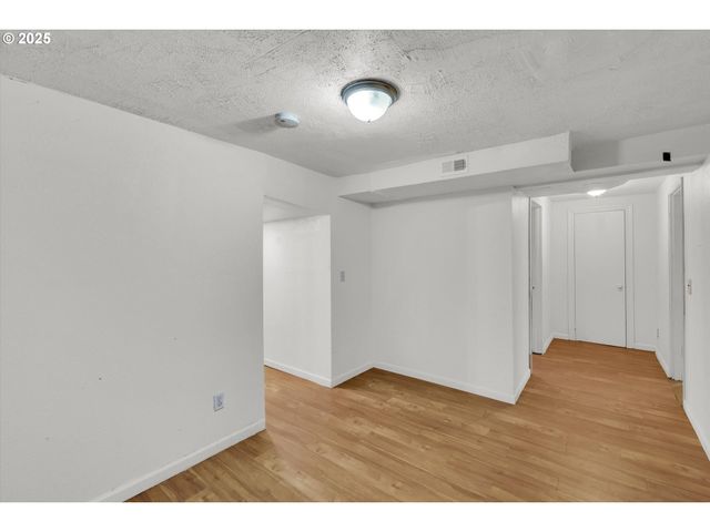 202 Ne 162ND Ave, Portland, OR 97230