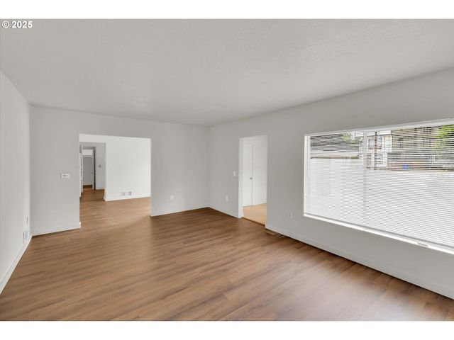 202 Ne 162ND Ave, Portland, OR 97230
