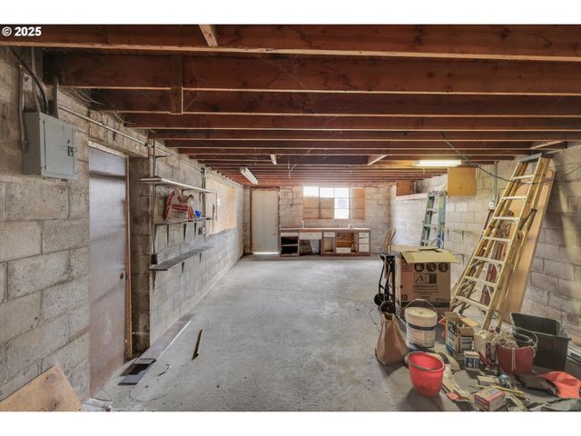 202 Ne 162ND Ave, Portland, OR 97230