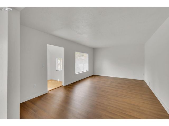 202 Ne 162ND Ave, Portland, OR 97230