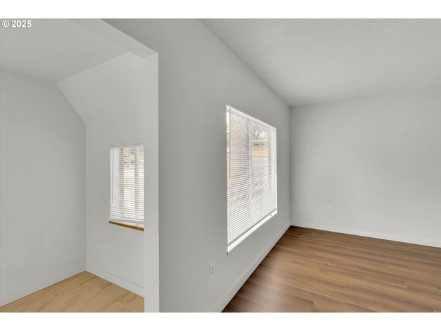 202 Ne 162ND Ave, Portland, OR 97230