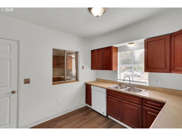 202 Ne 162ND Ave, Portland, OR 97230